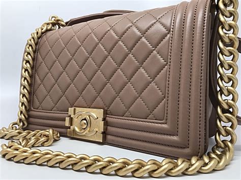 chanel boybag beige